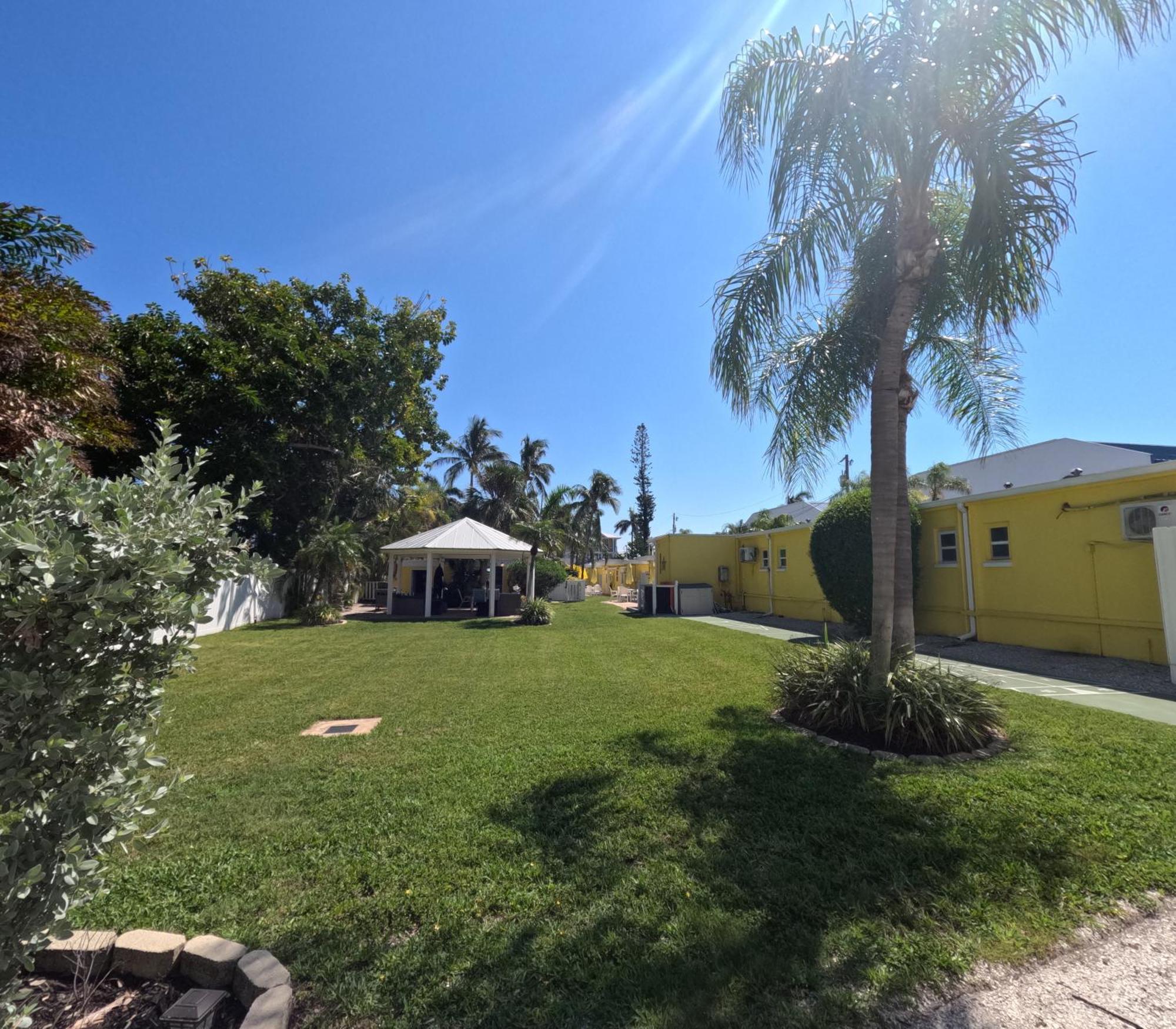 Queens Gate Resort Bradenton Beach Exterior photo